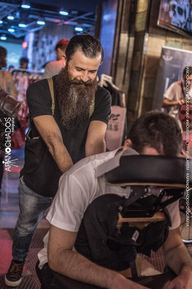 Masaje Sentado con antonReina en el Movember 2017, colaborando con la barbería de Diego: Sala REM-Murcia.